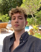 Troye Sivan : troye-sivan-1630794782.jpg