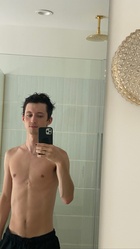 Troye Sivan : troye-sivan-1659236402.jpg