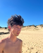 Troye Sivan : troye-sivan-1673140502.jpg