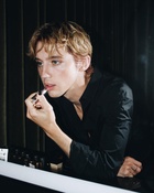 Troye Sivan : troye-sivan-1682983081.jpg