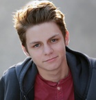 Ty Simpkins : ty-simpkins-1556998742.jpg