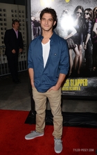 Tyler Posey : tyler-posey-1371244505.jpg