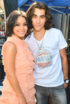 Vanessa Anne Hudgens : TI4U1395660433.jpg