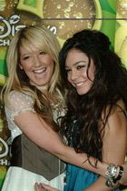 Vanessa Anne Hudgens : TI4U_u1141103895.jpg