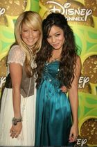 Vanessa Anne Hudgens : TI4U_u1141963010.jpg