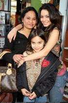 Vanessa Anne Hudgens : TI4U_u1150648124.jpg