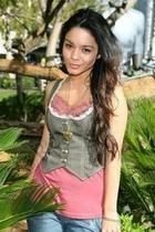 Vanessa Anne Hudgens : TI4U_u1152917170.jpg