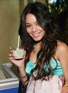 Vanessa Anne Hudgens : TI4U_u1157640465.jpg