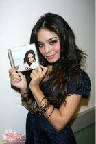 Vanessa Anne Hudgens : TI4U_u1160495934.jpg