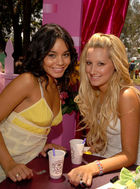 Vanessa Anne Hudgens : TI4U_u1182461259.jpg