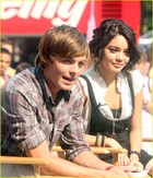 Vanessa Anne Hudgens : TI4U_u1188492359.jpg