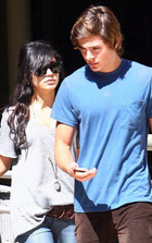 Vanessa Anne Hudgens : TI4U_u1190911171.jpg