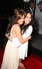 Vanessa Anne Hudgens : TI4U_u1252751023.jpg