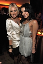 Vanessa Anne Hudgens : TI4U_u1263853421.jpg