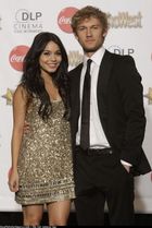 Vanessa Anne Hudgens : TI4U_u1269029117.jpg