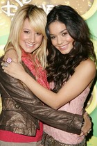 Vanessa Anne Hudgens : TI4U_u1277168903.jpg