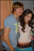 Vanessa Anne Hudgens : vanessa_anne_hudgens_1190500424.jpg