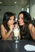 Vanessa Anne Hudgens : vanessa_anne_hudgens_1200952115.jpg