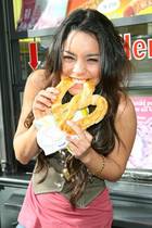 Vanessa Anne Hudgens : vanessa_anne_hudgens_1215710102.jpg