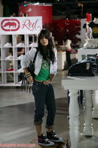 Vanessa Anne Hudgens : vanessa_anne_hudgens_1242624525.jpg