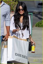 Vanessa Anne Hudgens : vanessa_anne_hudgens_1273368460.jpg