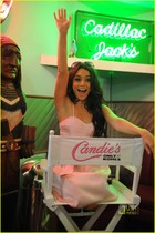 Vanessa Anne Hudgens : vanessa_anne_hudgens_1296154453.jpg