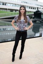 Victoria Justice : victoria-justice-1315938721.jpg