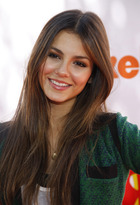 Victoria Justice : victoria-justice-1384115691.jpg