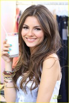 Victoria Justice : victoria_justice_1285782957.jpg