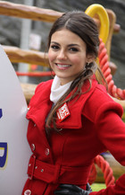 Victoria Justice : victoria_justice_1290967667.jpg