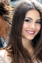 Victoria Justice : victoria_justice_1302112519.jpg