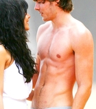 Zac Efron : TI4U1403973191.jpg