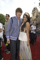 Zac Efron : TI4U1404665848.jpg