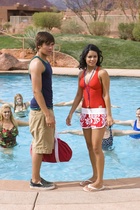 Zac Efron : TI4U1407026411.jpg