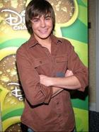 Zac Efron : TI4U_u1135117600.jpg