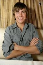 Zac Efron : TI4U_u1141315335.jpg