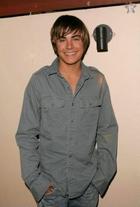 Zac Efron : TI4U_u1145725968.jpg