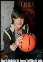 Zac Efron : TI4U_u1153765687.jpg