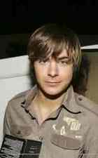 Zac Efron : TI4U_u1156907879.jpg