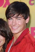 Zac Efron : TI4U_u1156910389.jpg