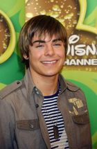 Zac Efron : TI4U_u1158086435.jpg