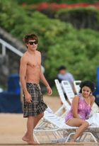 Zac Efron : TI4U_u1178154029.jpg