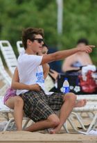 Zac Efron : TI4U_u1178155548.jpg