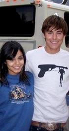 Zac Efron : TI4U_u1179595113.jpg