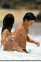 Zac Efron : TI4U_u1182015888.jpg