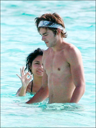 Zac Efron : TI4U_u1216672329.jpg