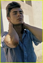 Zac Efron : TI4U_u1218079453.jpg