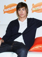 Zac Efron : TI4U_u1229008379.jpg