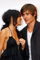 Zac Efron : TI4U_u1233447688.jpg