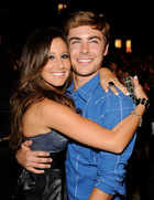 Zac Efron : TI4U_u1250434346.jpg